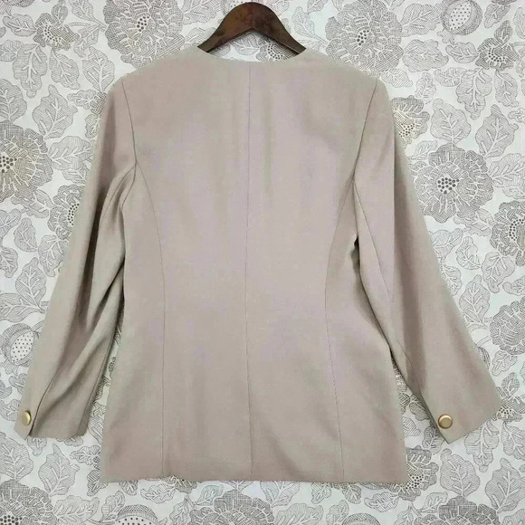 John Meyer Womens Beige Blazer Size 8 With Gold Button & Chain Detail - Picture 2 of 8